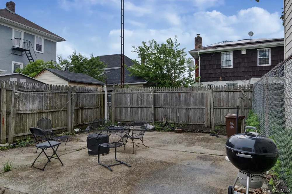 6940 Gouverneur Avenue Arverne, NY 11692