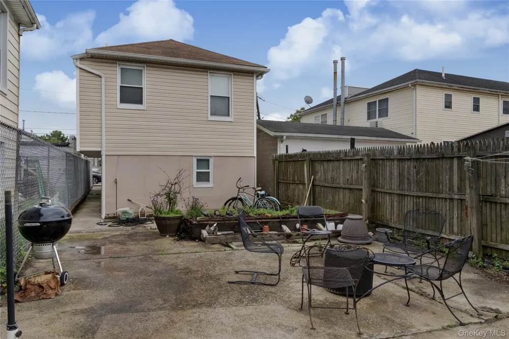 6940 Gouverneur Avenue Arverne, NY 11692