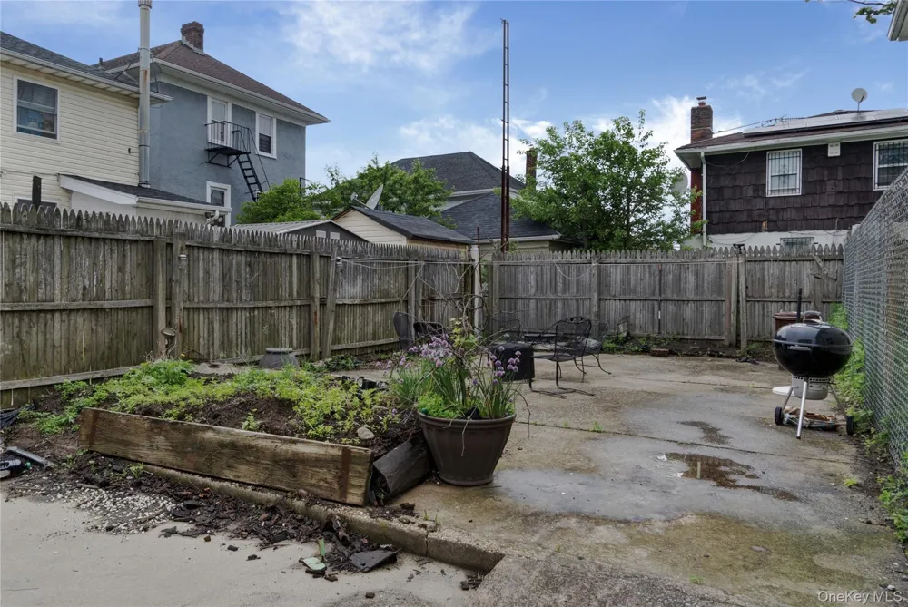 6940 Gouverneur Avenue Arverne, NY 11692