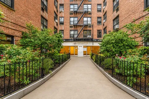 132-35 Sanford Avenue #602