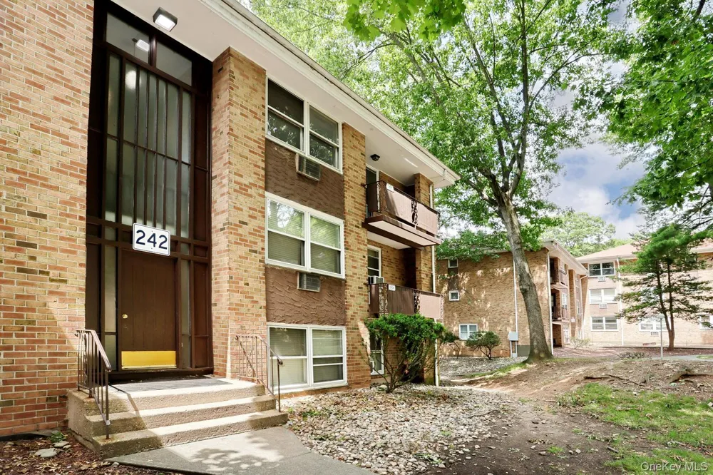 242 Kearsing Parkway #F Monsey, NY 10952