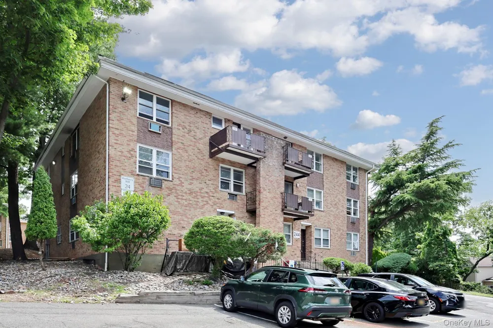 242 Kearsing Parkway #F Monsey, NY 10952