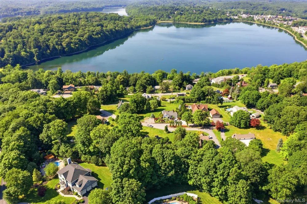 12 Leeside Road Carmel, NY 10512