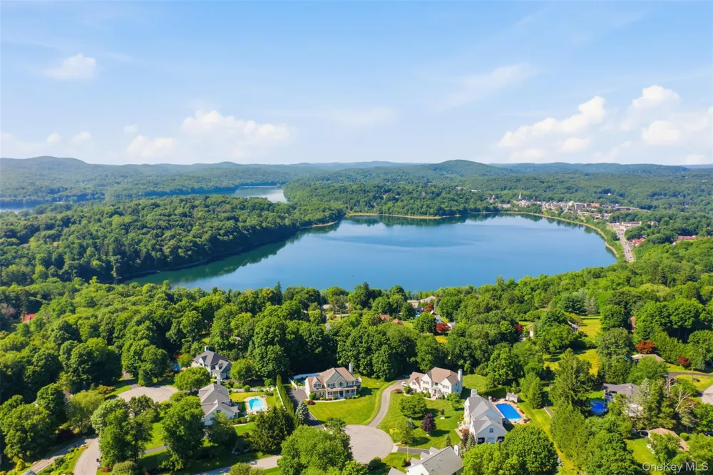 12 Leeside Road Carmel, NY 10512