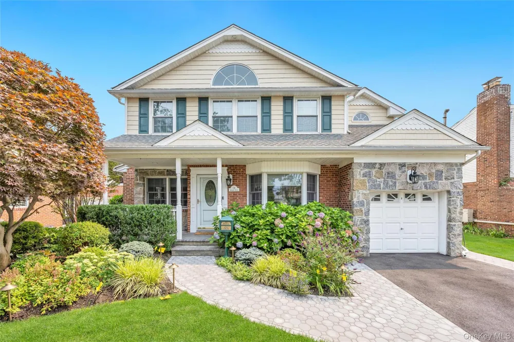 16 Ashland Avenue New Hyde Park, NY 11040