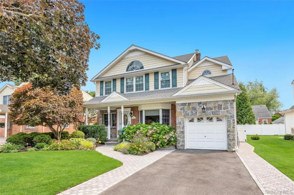 16 Ashland Avenue New Hyde Park, NY 11040