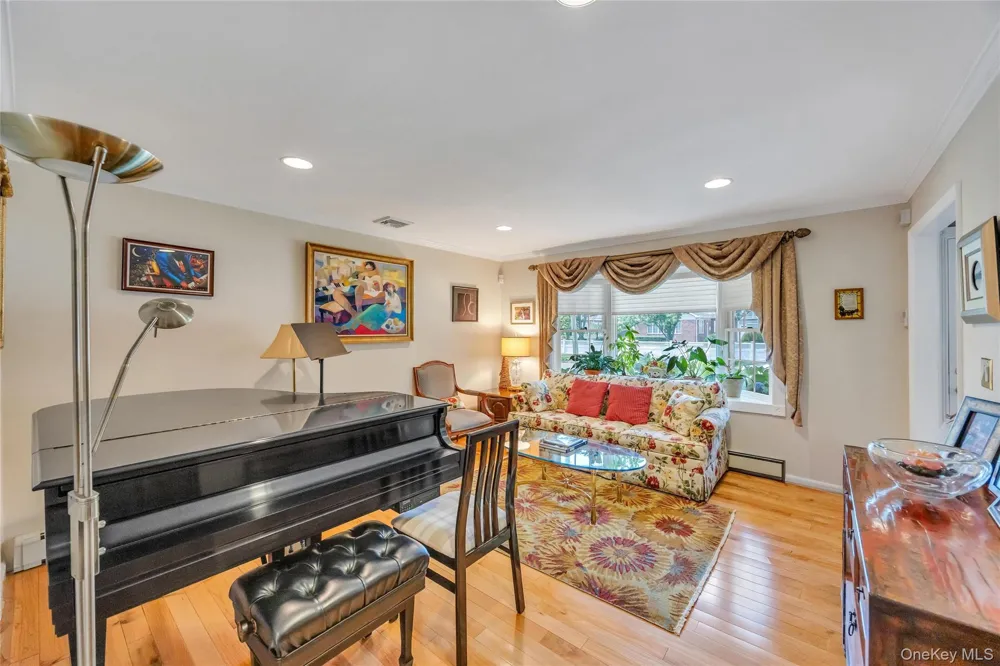 16 Ashland Avenue New Hyde Park, NY 11040