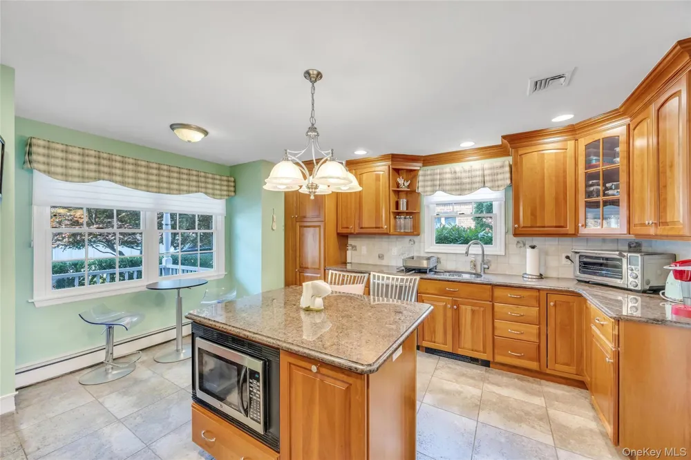 16 Ashland Avenue New Hyde Park, NY 11040