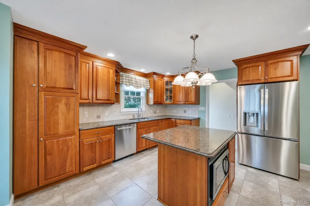 16 Ashland Avenue New Hyde Park, NY 11040