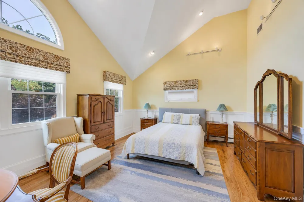 16 Ashland Avenue New Hyde Park, NY 11040
