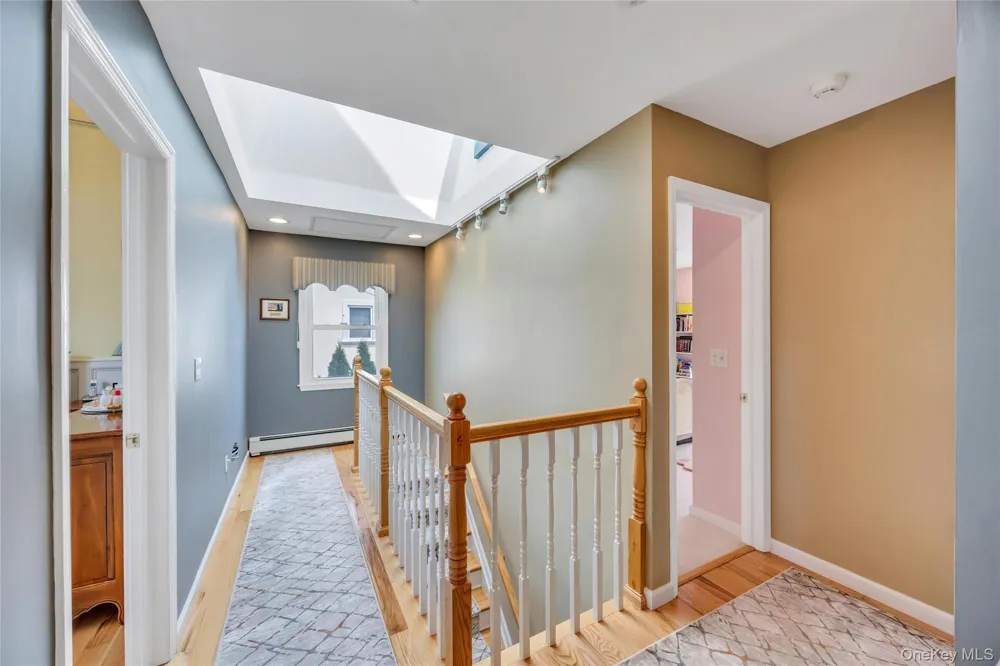 16 Ashland Avenue New Hyde Park, NY 11040