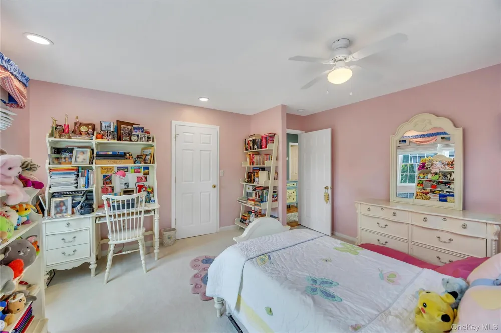 16 Ashland Avenue New Hyde Park, NY 11040
