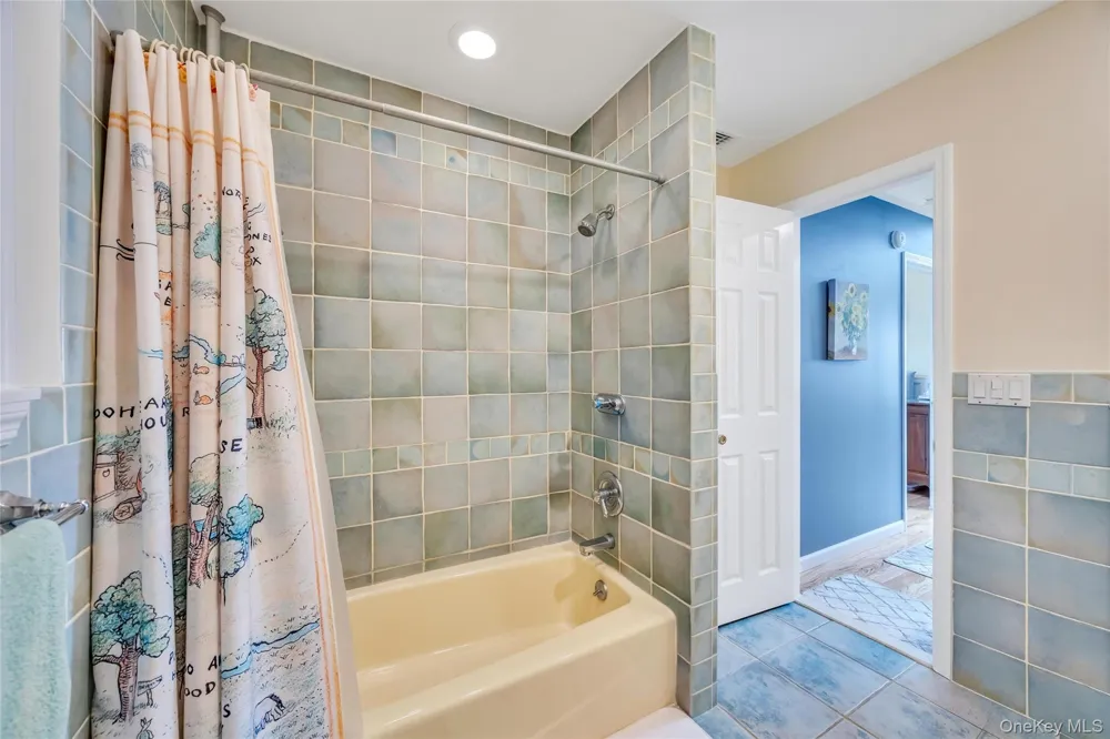 16 Ashland Avenue New Hyde Park, NY 11040
