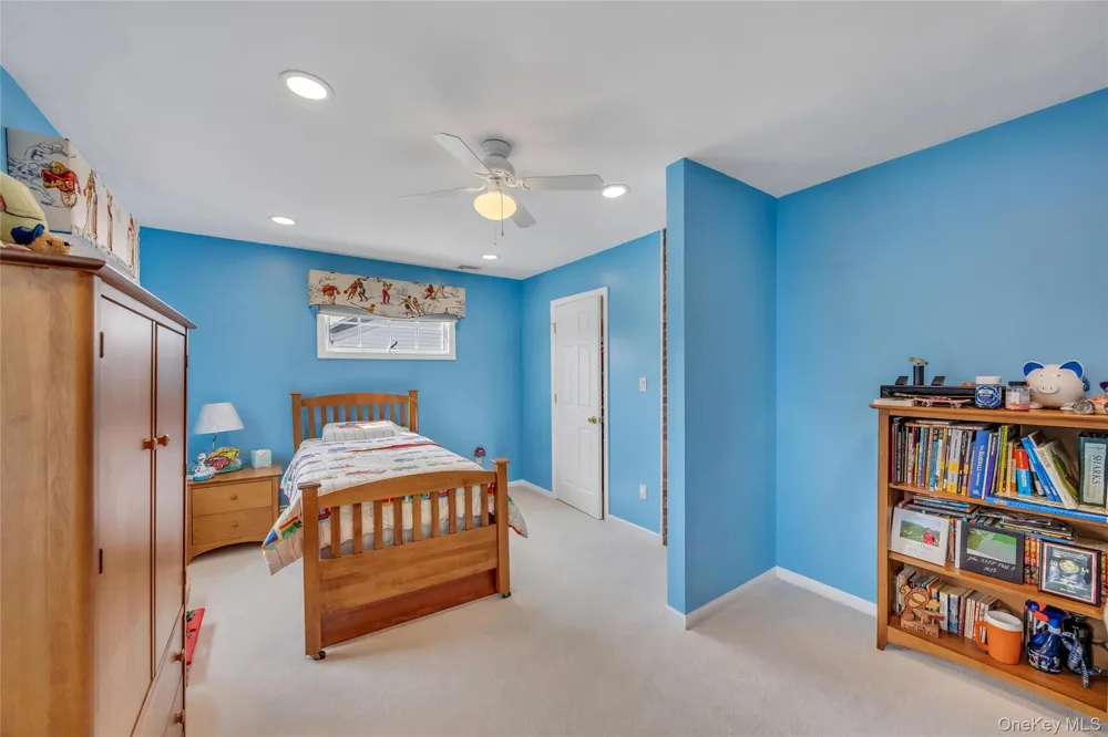 16 Ashland Avenue New Hyde Park, NY 11040