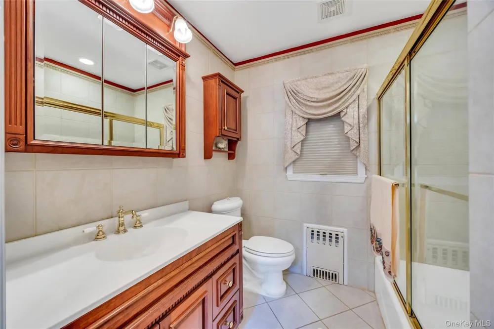 16 Ashland Avenue New Hyde Park, NY 11040