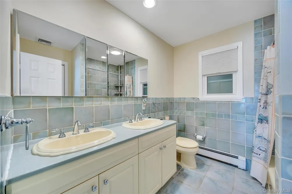16 Ashland Avenue New Hyde Park, NY 11040