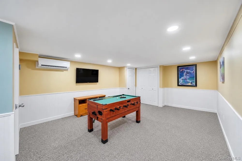 16 Ashland Avenue New Hyde Park, NY 11040