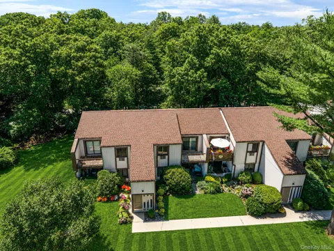 35 Richmond Boulevard #4B