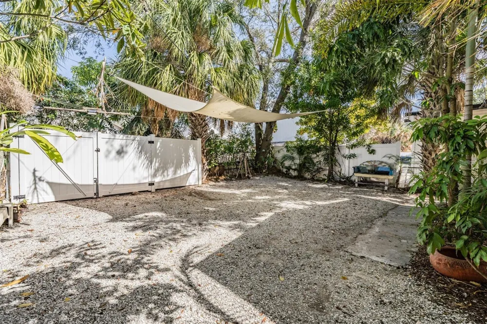 2325 W GREEN STREET Tampa, FL 33607