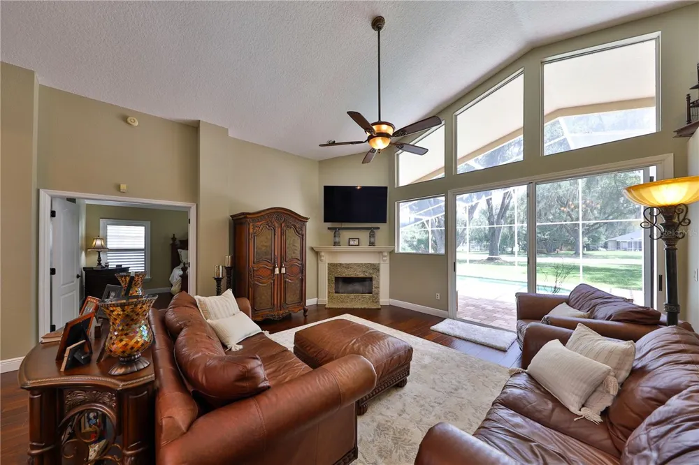 2578 EKANA DRIVE Oviedo, FL 32765