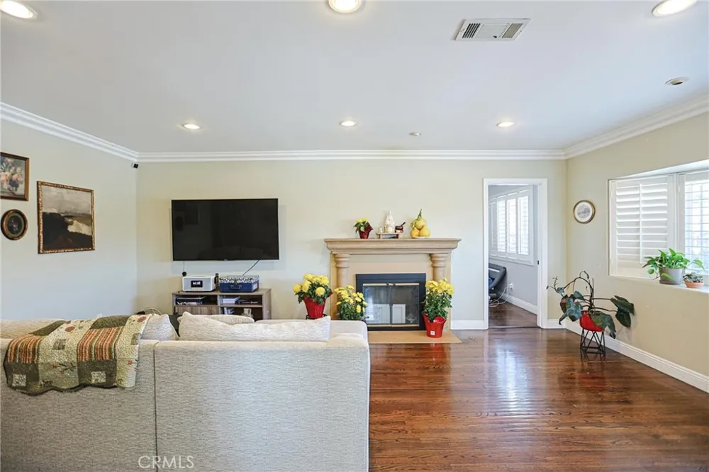 313 E 11th Azusa, CA 91702