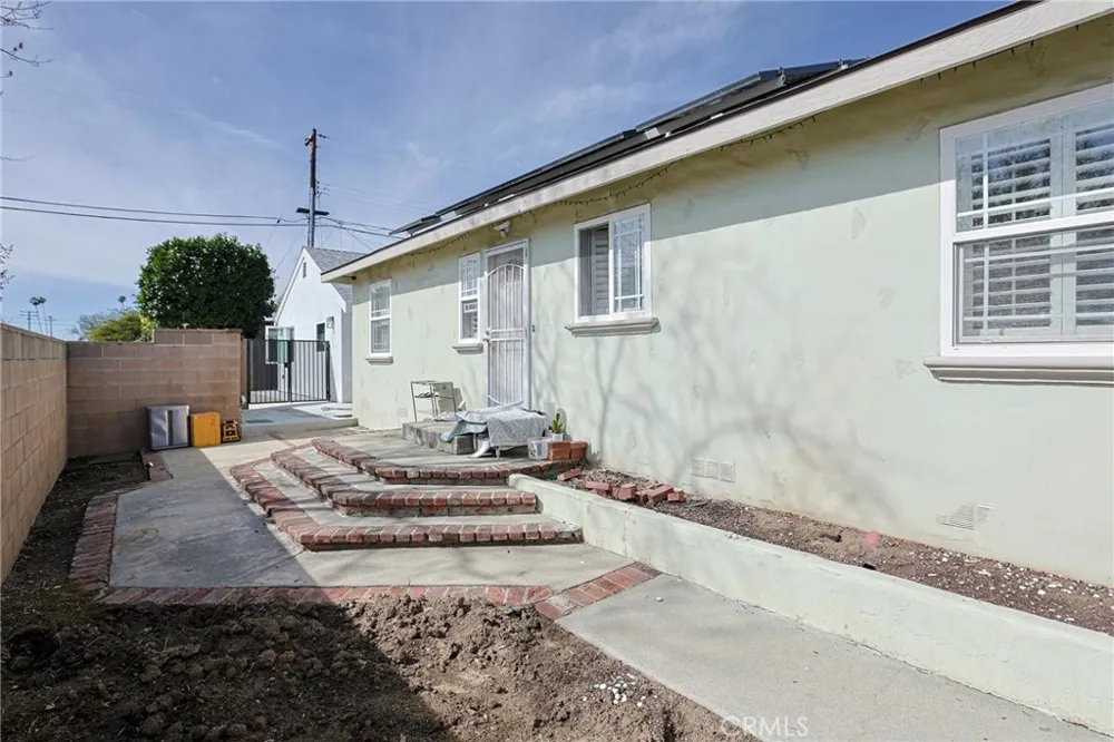 313 E 11th Azusa, CA 91702