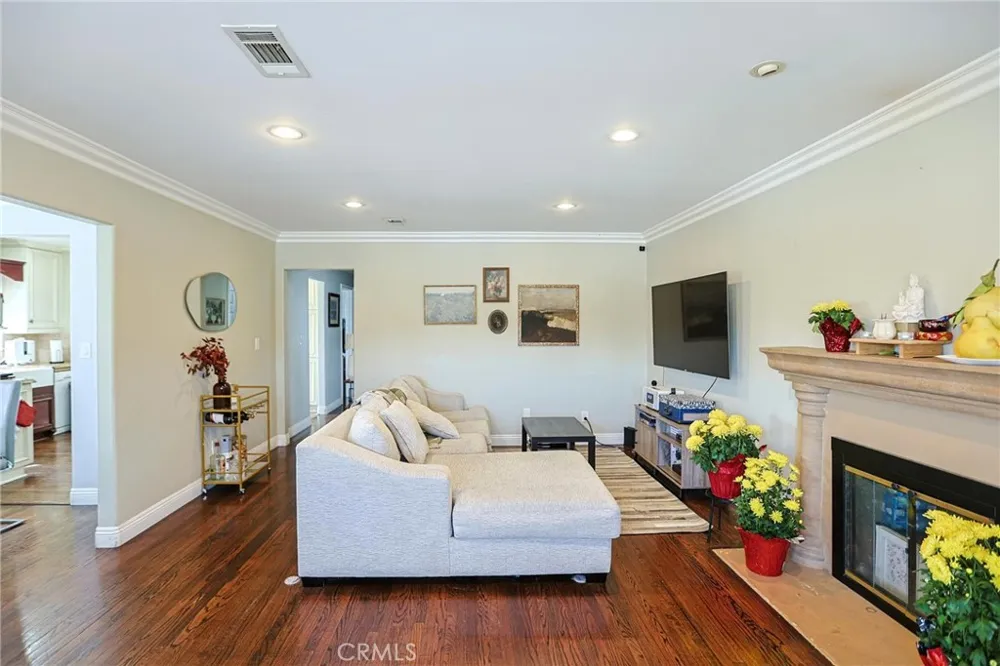313 E 11th Azusa, CA 91702