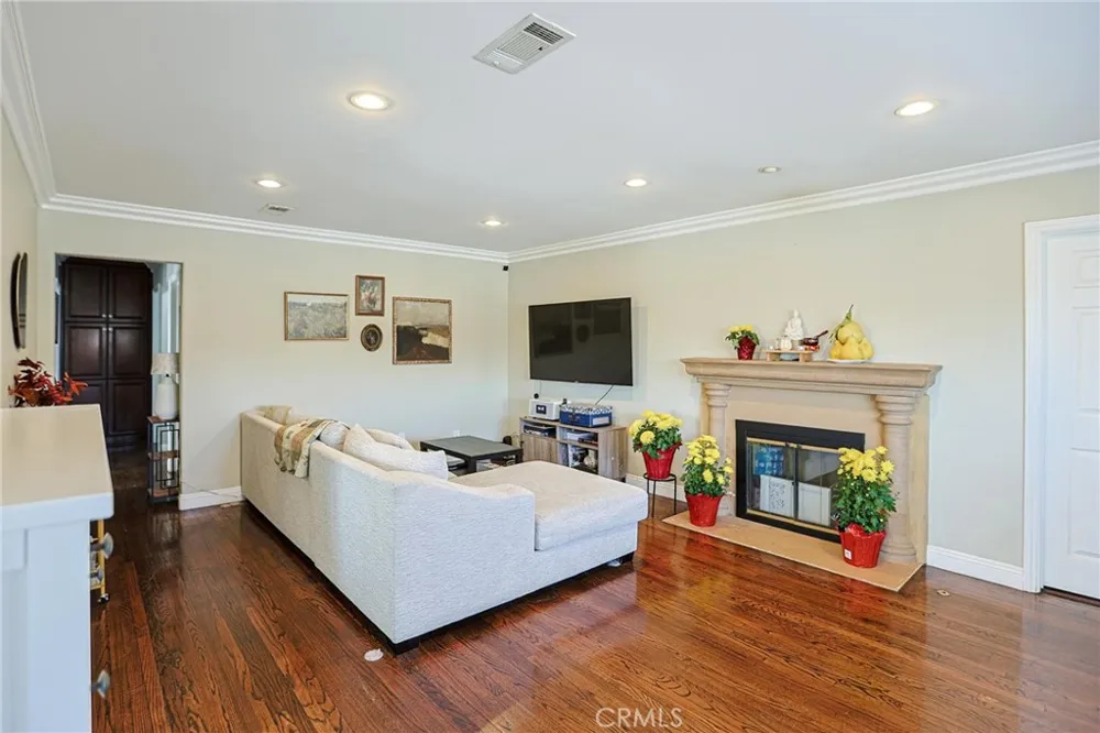 313 E 11th Azusa, CA 91702