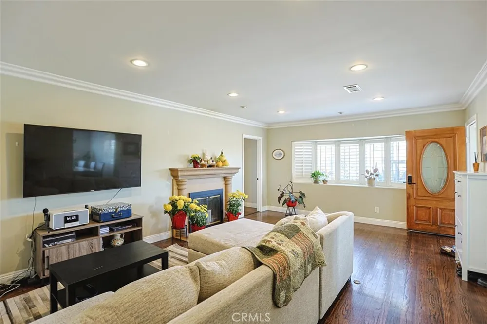 313 E 11th Azusa, CA 91702