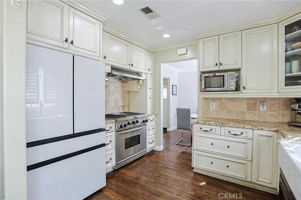 313 E 11th Azusa, CA 91702