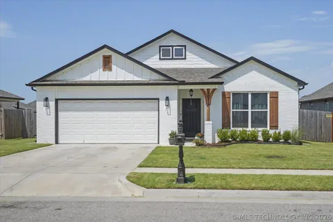 10710 121 EastAvenue