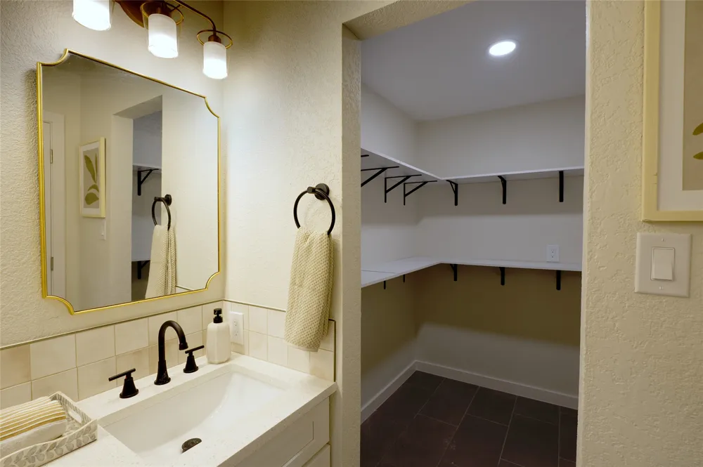 13004 Running Deer Trail Manchaca, TX 78652