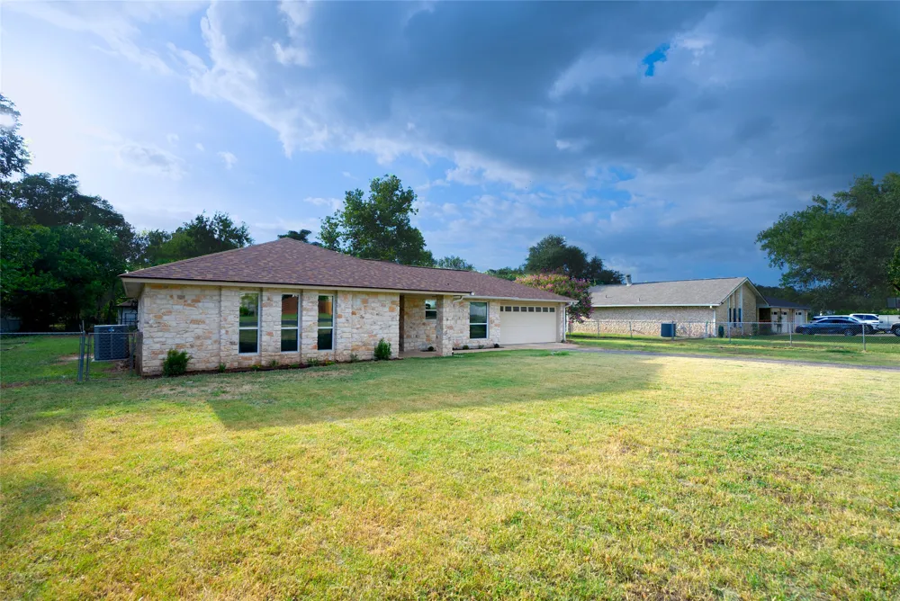 13004 Running Deer Trail Manchaca, TX 78652