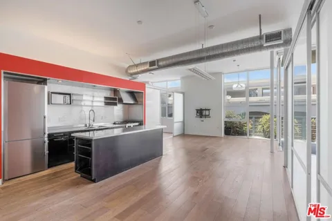 4080 Glencoe Avenue #407