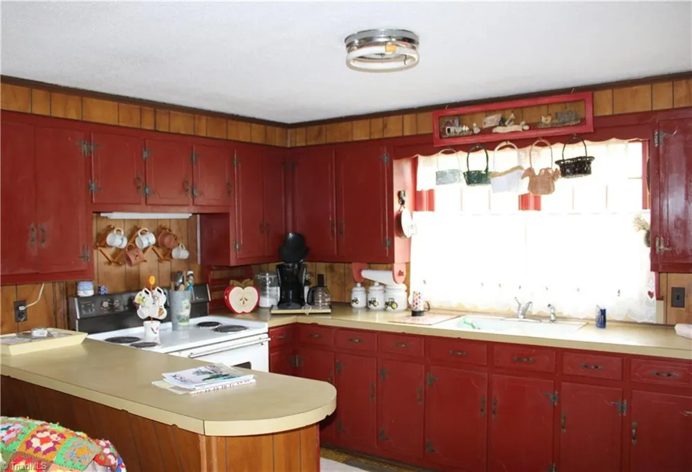 2541 Collinstown Road Westfield, NC 27053