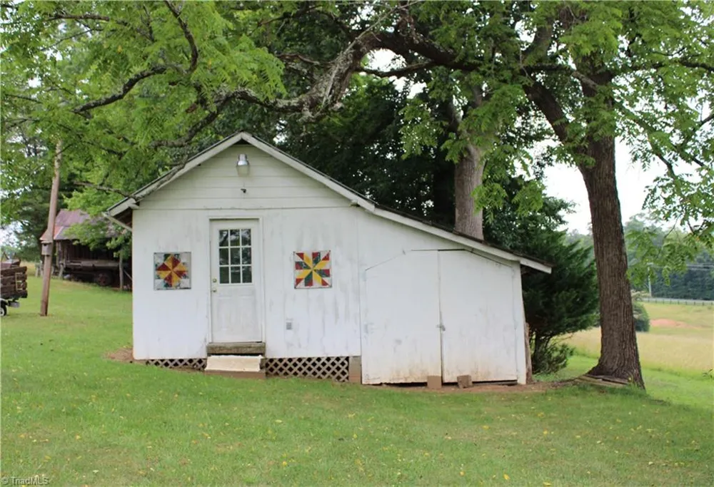 2541 Collinstown Road Westfield, NC 27053