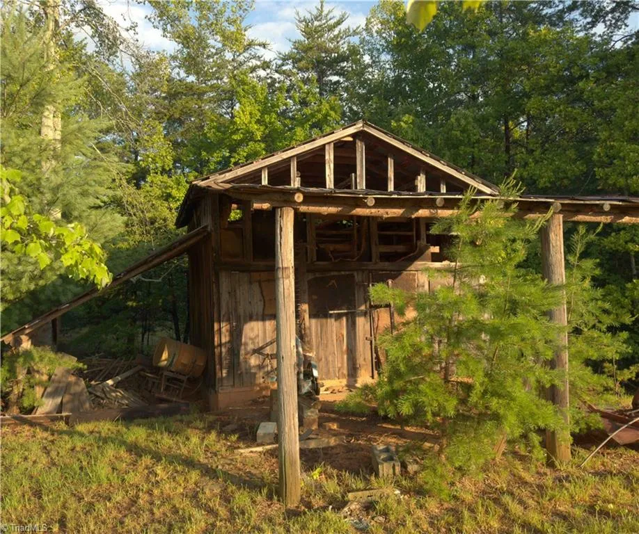 2541 Collinstown Road Westfield, NC 27053