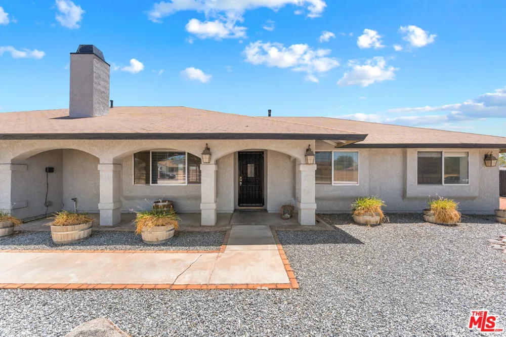 15361 Mondamon Road Apple Valley, CA 92307