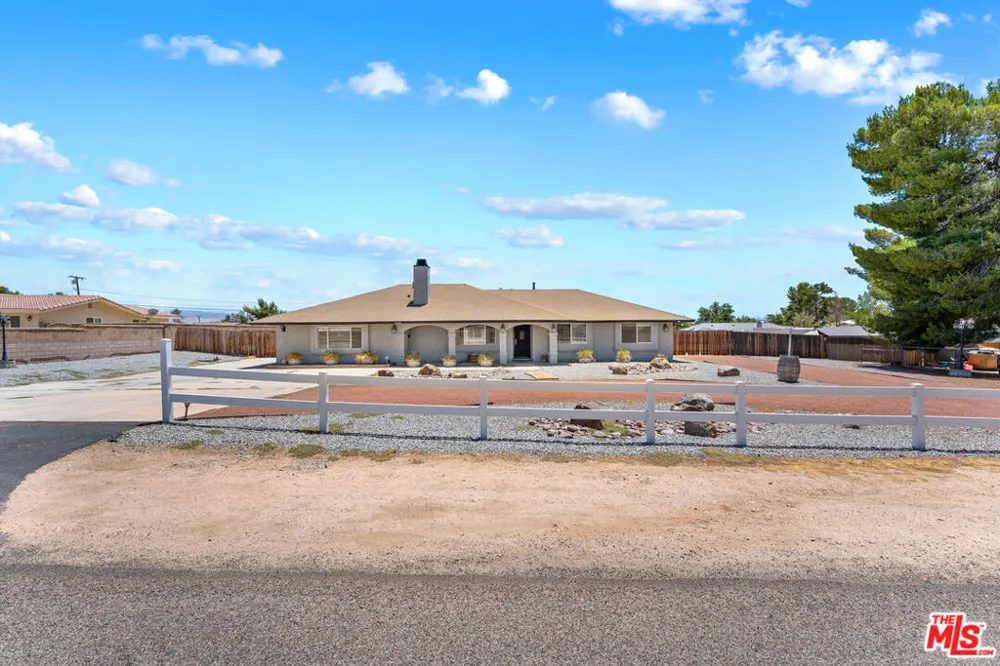 15361 Mondamon Road Apple Valley, CA 92307