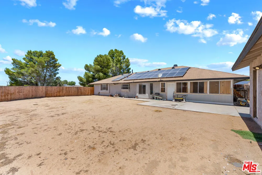 15361 Mondamon Road Apple Valley, CA 92307