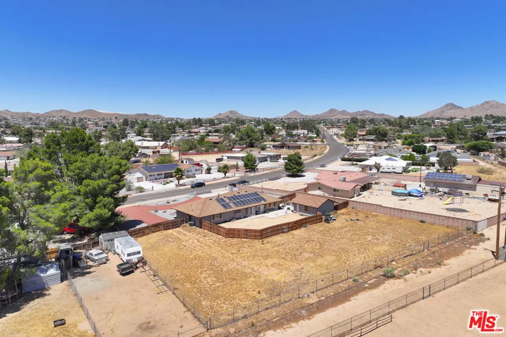 15361 Mondamon Road Apple Valley, CA 92307