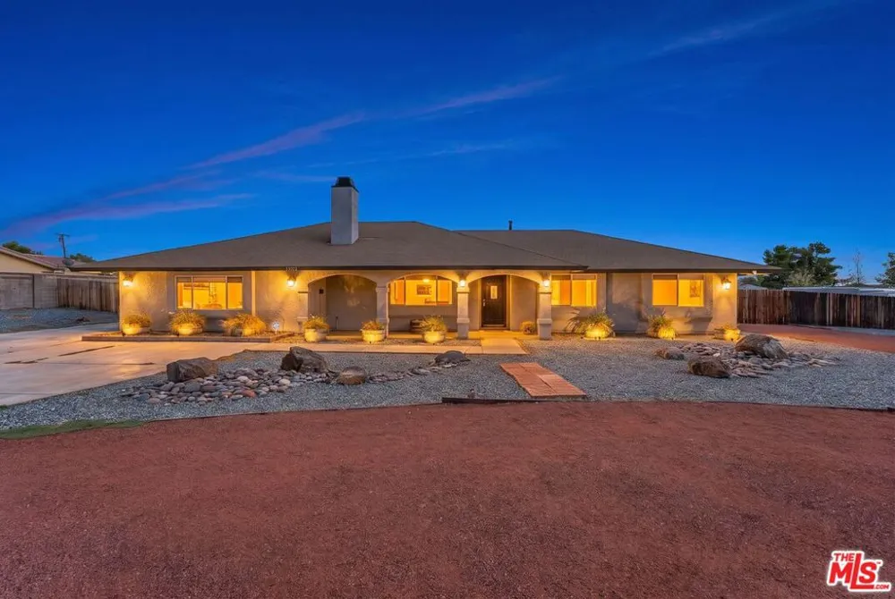 15361 Mondamon Road Apple Valley, CA 92307