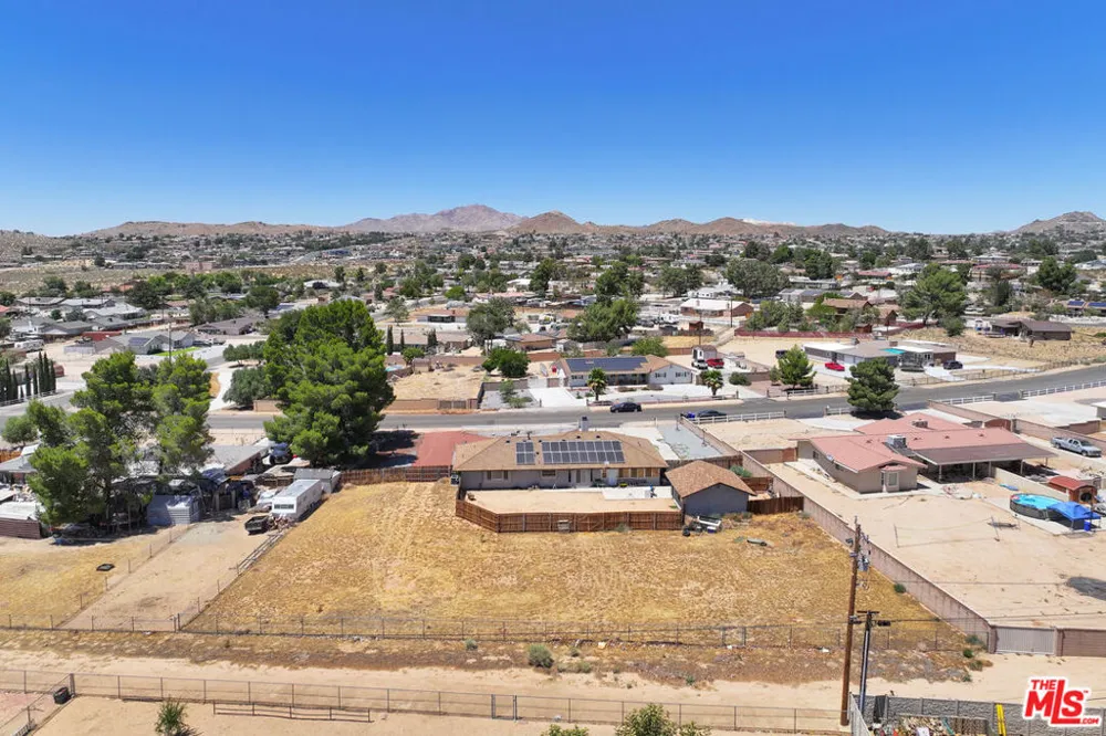 15361 Mondamon Road Apple Valley, CA 92307
