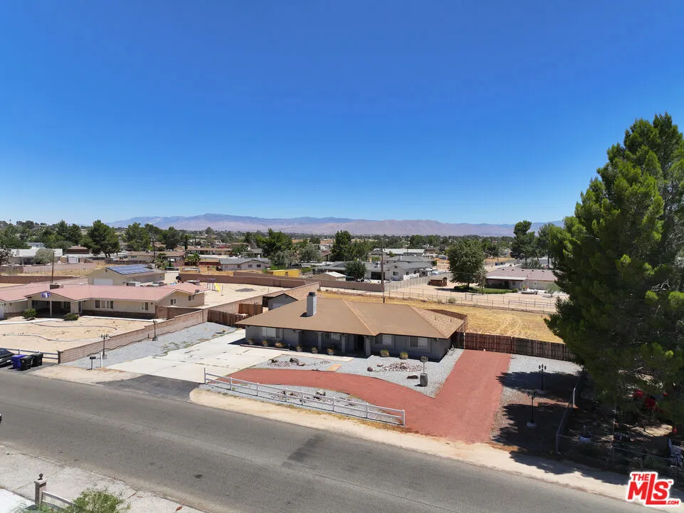 15361 Mondamon Road Apple Valley, CA 92307
