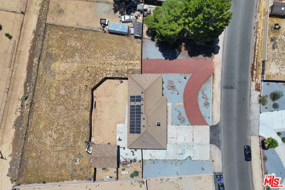 15361 Mondamon Road Apple Valley, CA 92307