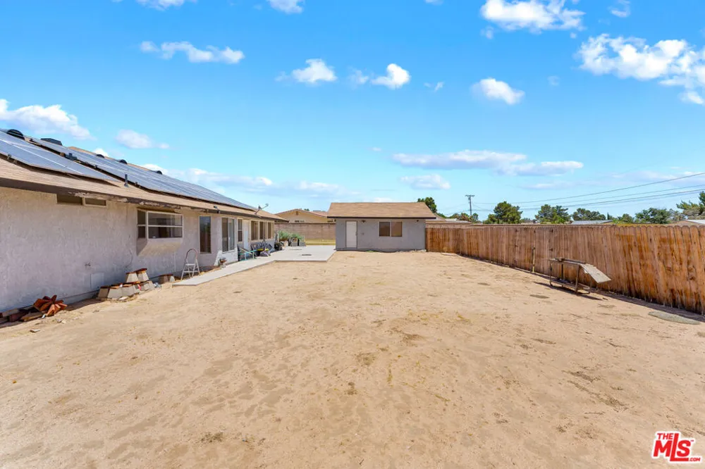 15361 Mondamon Road Apple Valley, CA 92307