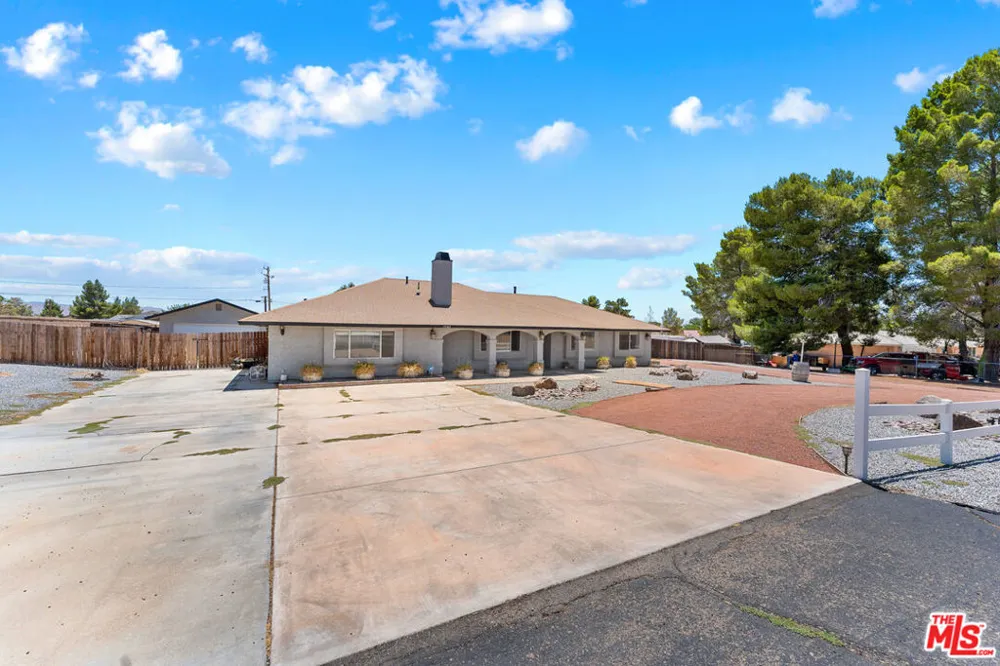 15361 Mondamon Road Apple Valley, CA 92307