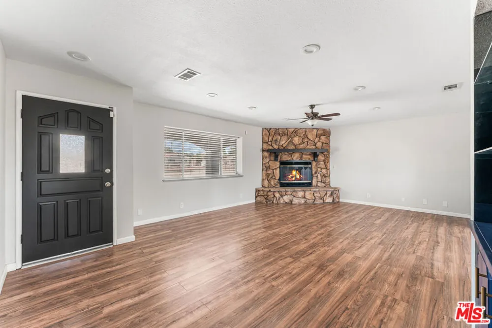 15361 Mondamon Road Apple Valley, CA 92307