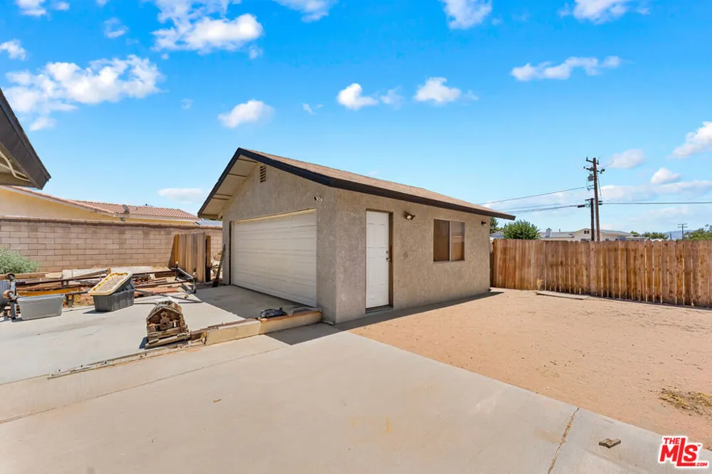 15361 Mondamon Road Apple Valley, CA 92307