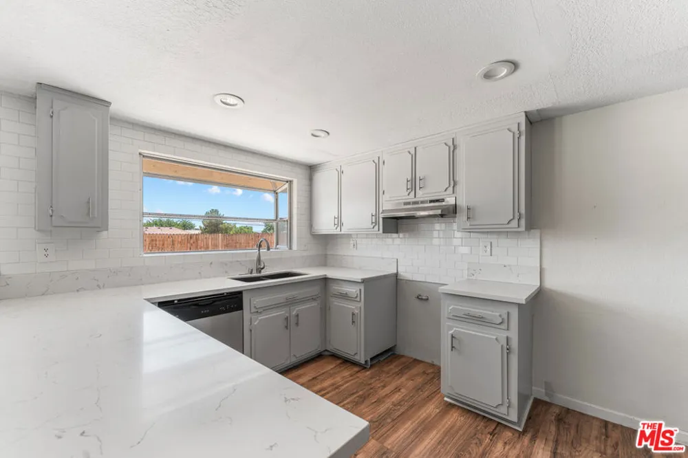 15361 Mondamon Road Apple Valley, CA 92307